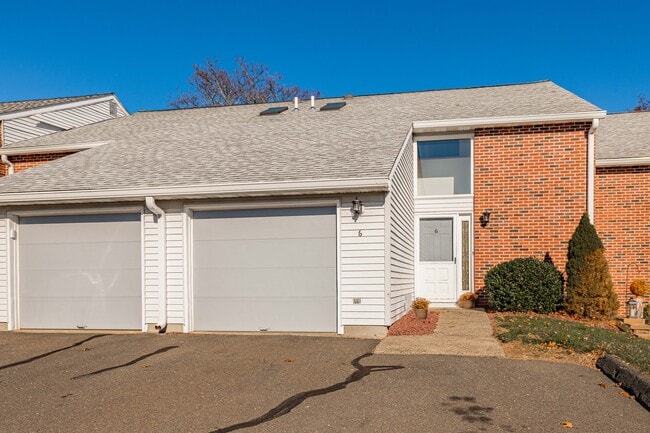 Building Photo - 705 Lake Ave