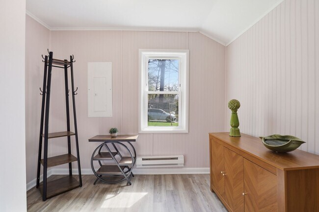 Building Photo - 3-bedroom home with deeded access to all-sports Loon Lake