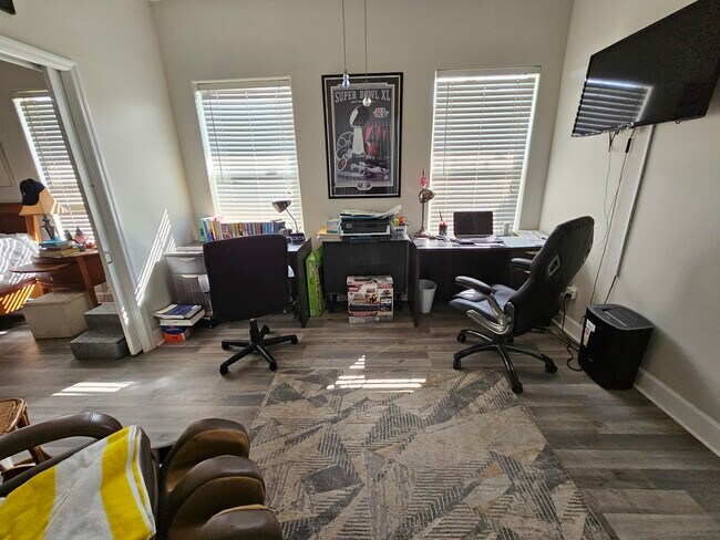 Building Photo - 2720 SE Kern Rd