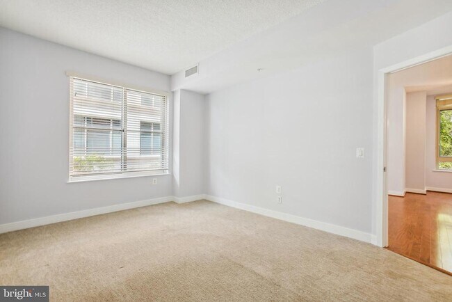 Building Photo - 820 N Pollard St