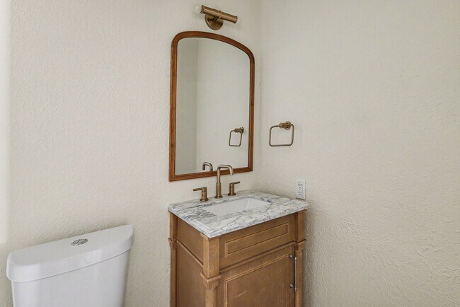 Building Photo - 2430 Summer Spring Dr