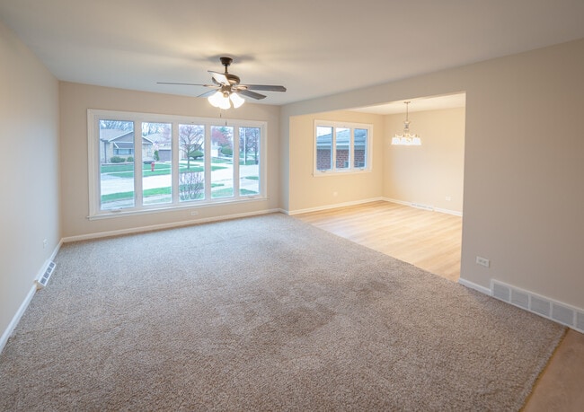 Building Photo - 4841 Lamb Dr