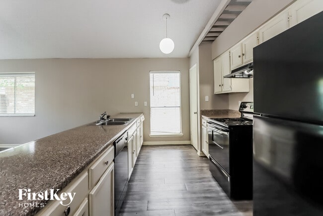 Building Photo - 13830 Walnut Hollow Ln