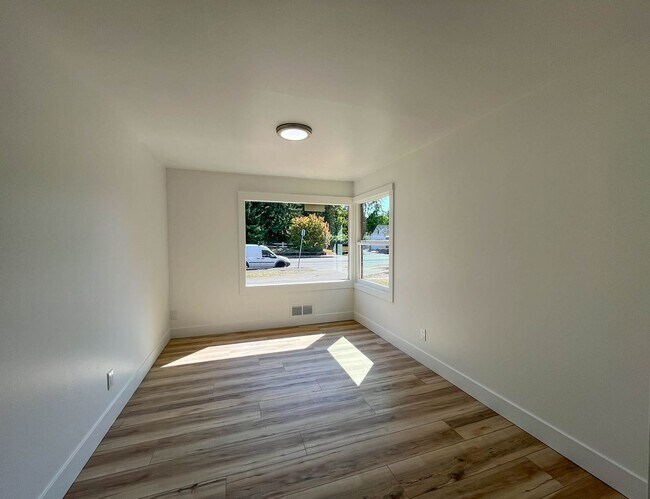 Building Photo - Charming NE Portland Apartment Near Parks, Shops & Transit