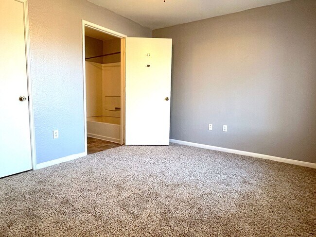 Building Photo - AUGUST 2026 MOVE IN! Spacious 4 Bedroom 4 Bathroom Condo Right on The Bus Route!