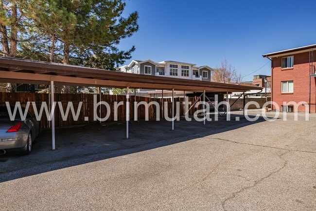 Building Photo - 2241 E Laney Ave