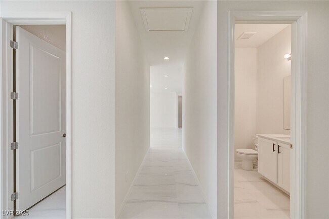 Building Photo - 555 Jerry Bird Ct