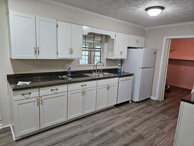 Building Photo - 1108 Maxanna Dr