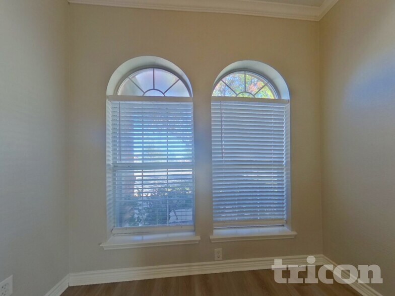 Building Photo - 143 Redbud Dr