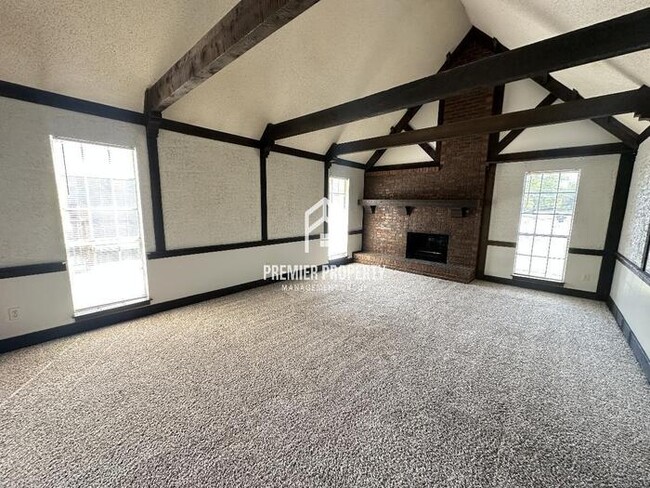 Building Photo - 6016 Rosewind Cir W
