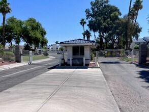 Building Photo - 2BR Condo w/Marina and Dock-Gated Waterfro...