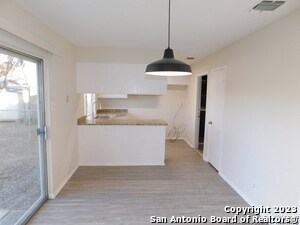 Building Photo - 923 Spring Park St