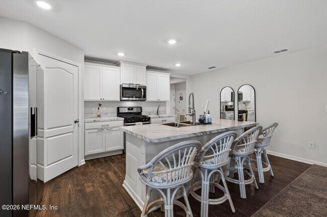 Building Photo - 14 Jarama Cir