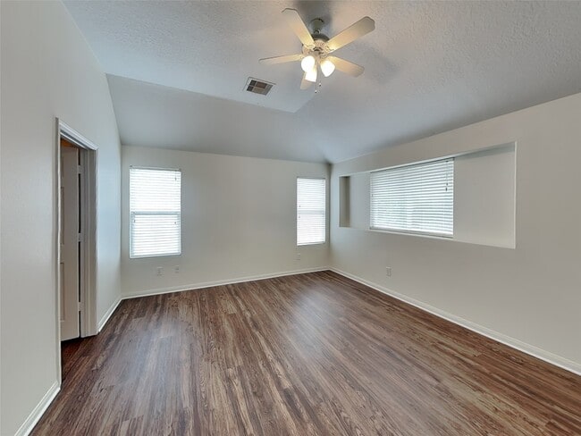 Building Photo - 3631 Barkers Crossing Ave