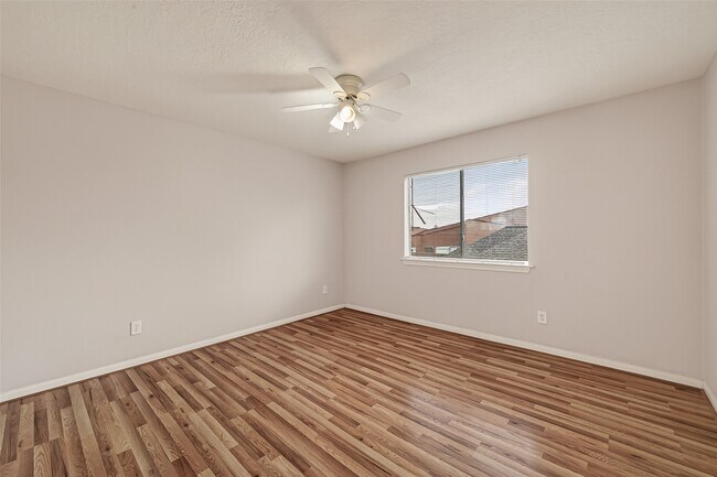 Building Photo - 3206 Shadowfern Ct