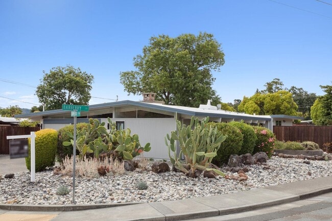 Building Photo - Eichler Mid-Century Home, Newly Renovated