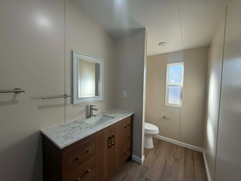 Building Photo - 1236 N Oaklane Rd