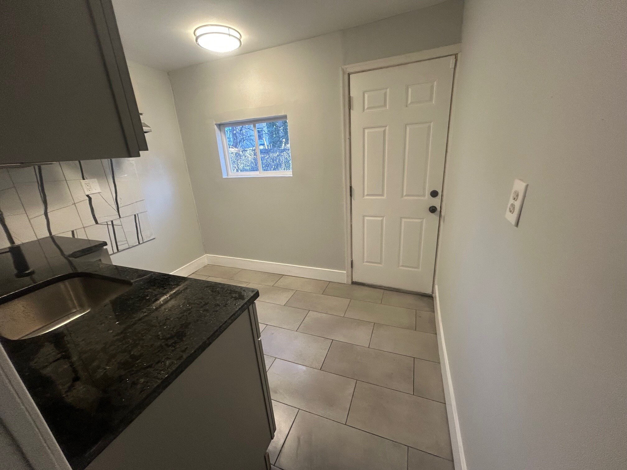 Building Photo - 5647 Heiskell St