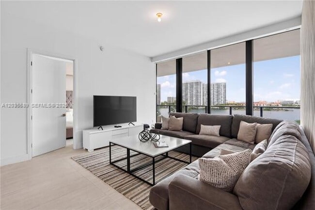 Building Photo - 5500 Island Estates Dr