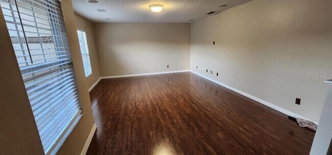 Building Photo - 527 Windrose Dr