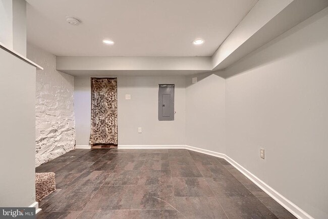 Building Photo - 3528 Hickory Ave