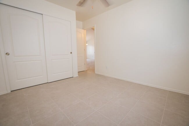 Building Photo - Charming 3-bedroom, 2-bathroom Home w/ 2 C...