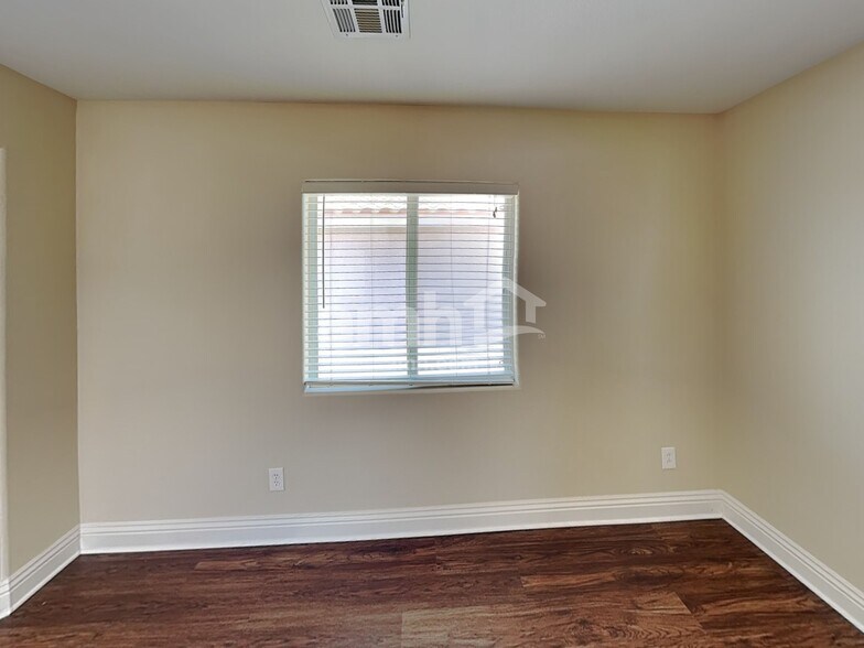 Building Photo - 8845 Red Fox Dr