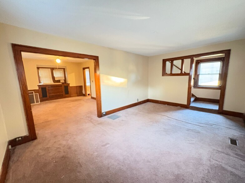 Building Photo - 1380 Berdan Ave