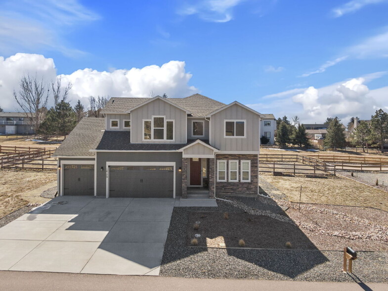 Primary Photo - Modern Comfort Meets Mountain Beauty – 4-B...