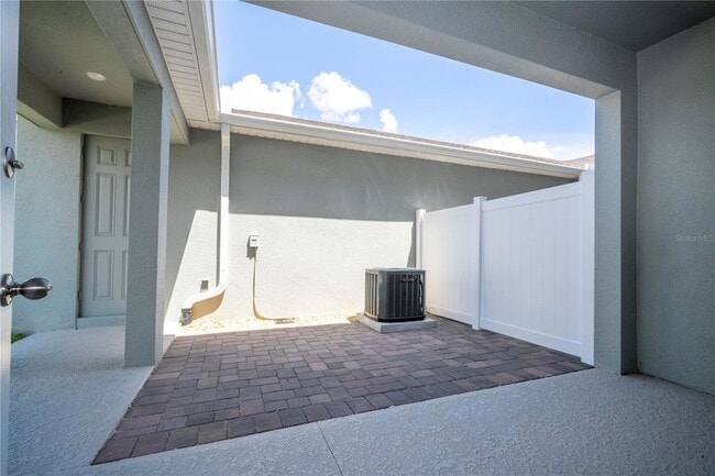 Building Photo - 16350 Hamlin Vw St