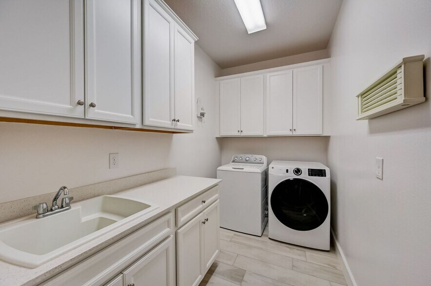 Building Photo - 5413 Wishing Arch Dr