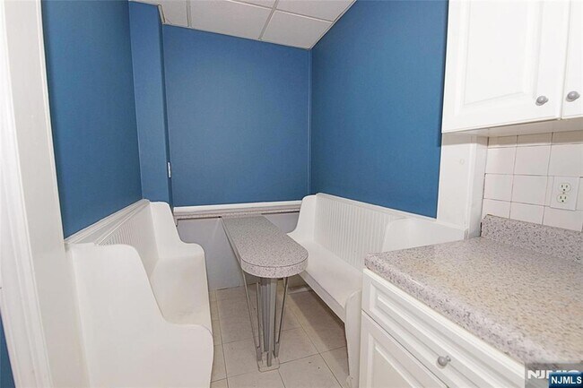 Building Photo - 510 Undercliff Ave