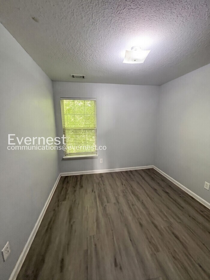 Building Photo - 7130 Brookview Way