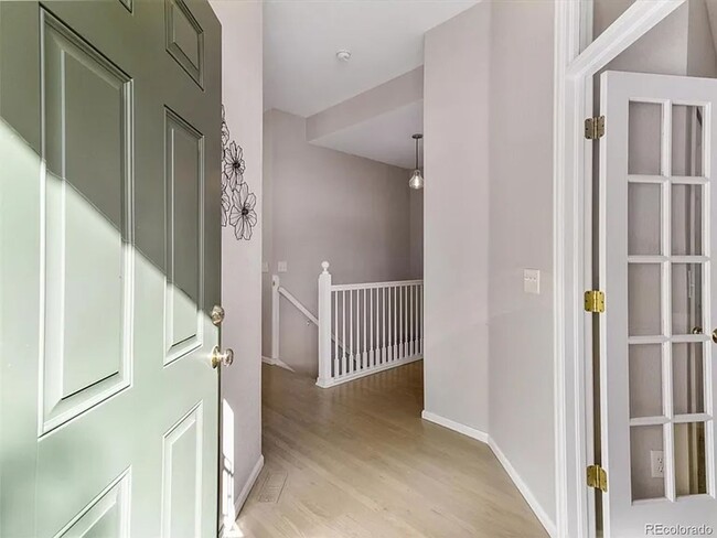 Building Photo - Gorgeous Townhome in Ken Caryl ! Available...