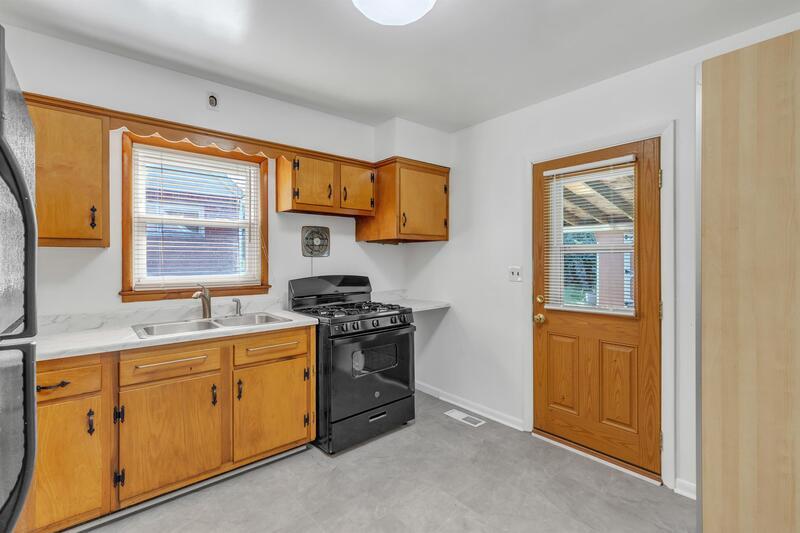 Building Photo - 8212 Dorset Ave