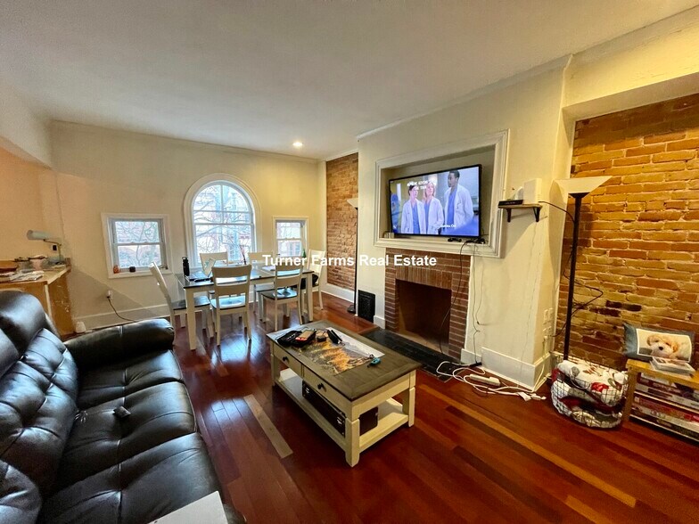 Building Photo - 45 Hemenway St