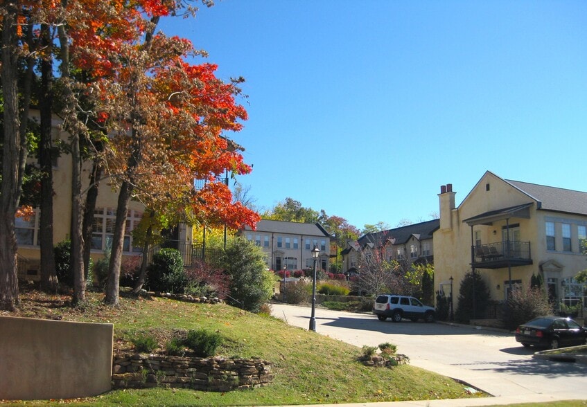 Building Photo - 44 N Olive Ave