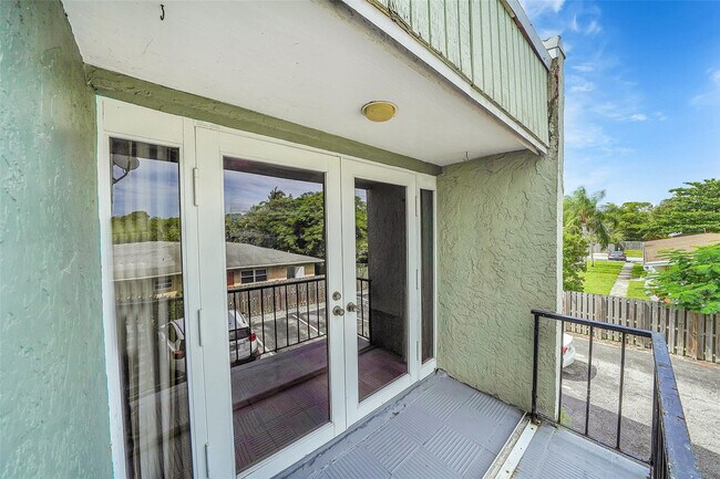 Building Photo - 1005 SW 15th Ave