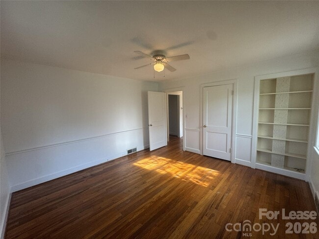 Building Photo - 1203 Hibriten Dr SE