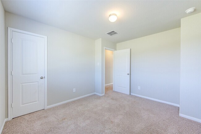 Building Photo - 2534 Sturgeon Wy