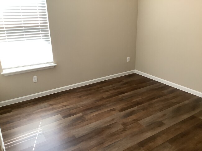 Building Photo - 180 Spruce Pt