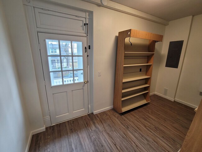 Building Photo - 510 W 5th St