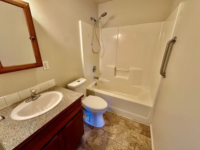 Building Photo - 6916 N Normandie St