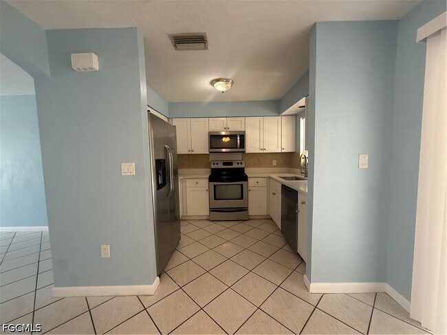 Building Photo - 257 Cape Coral Pkwy E