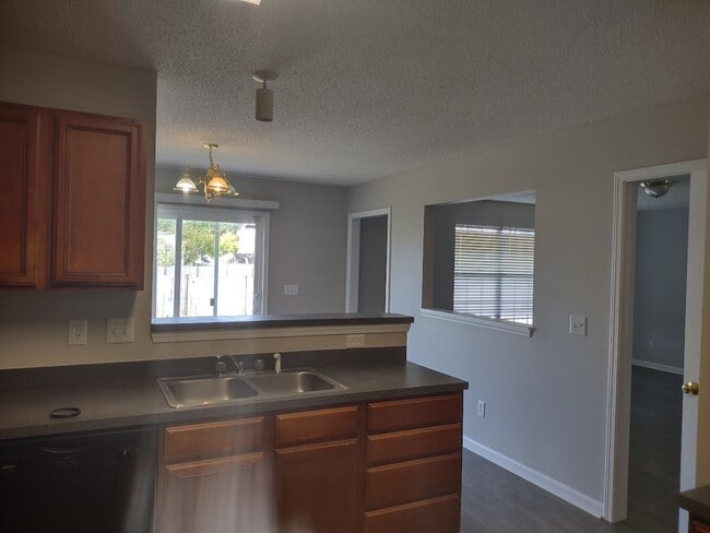 Building Photo - Wonderful Four Bedroom Home in Northeast C...