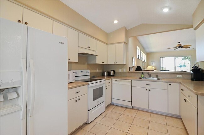 Building Photo - 20846 Queen Alexandra Dr