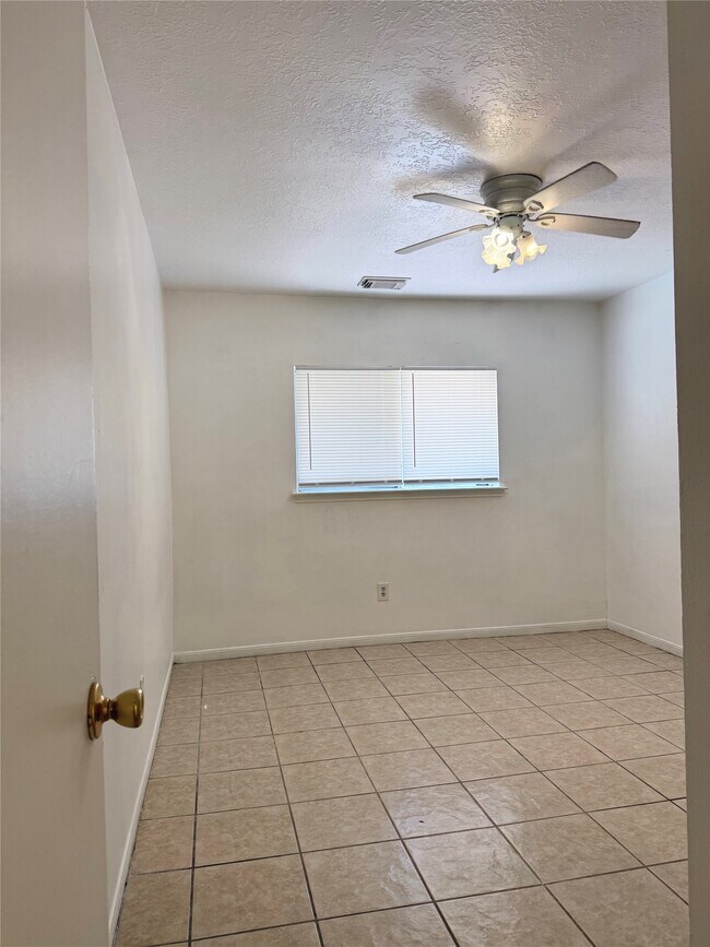 Building Photo - 9035 Waving Fields Dr