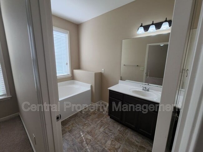 Building Photo - 1 Redwolf Ln