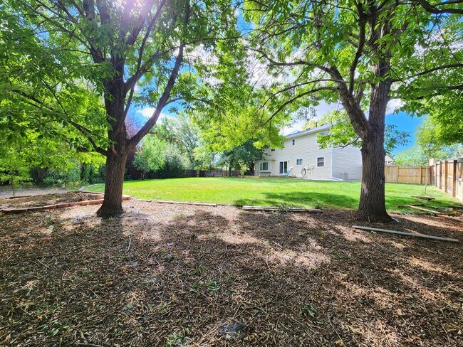 Building Photo - Beautiful 4 Bedroom Home on Cul Du Sac Wit...