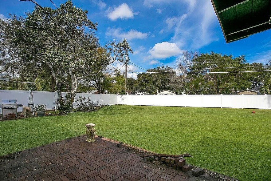 Building Photo - 1721 Montcalm St